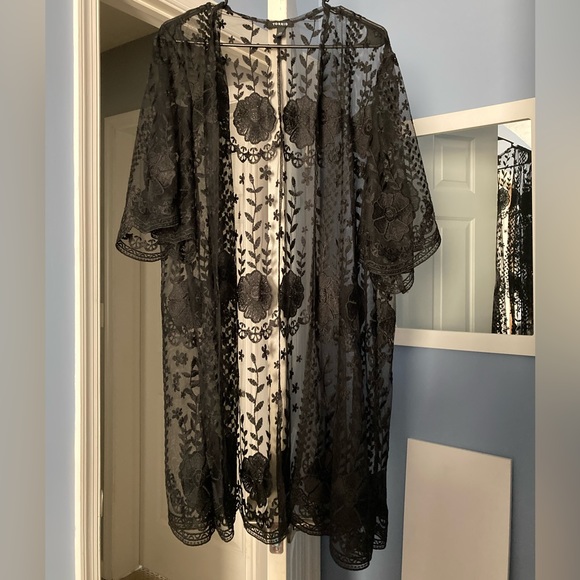 Torrid Kimono Size 1x / 2x plus 14 18 mesh lace gothic sexy crochet black sheer - Picture 2 of 9